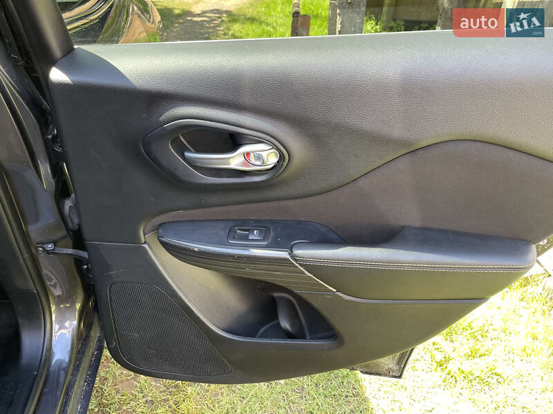 Внедорожник / Кроссовер Jeep Cherokee 2015 в Бережанах фото 17 Внедорожник / Кроссовер Jeep Cherokee 2015 в Бережанах