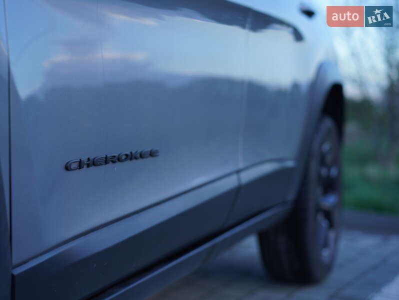 Позашляховик / Кросовер Jeep Cherokee 2014 в Хмельницькому