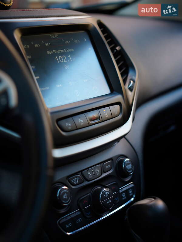 Позашляховик / Кросовер Jeep Cherokee 2014 в Хмельницькому