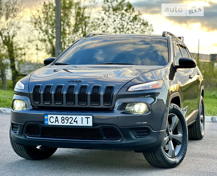 Внедорожник / Кроссовер Jeep Cherokee 2016 в Кропивницком