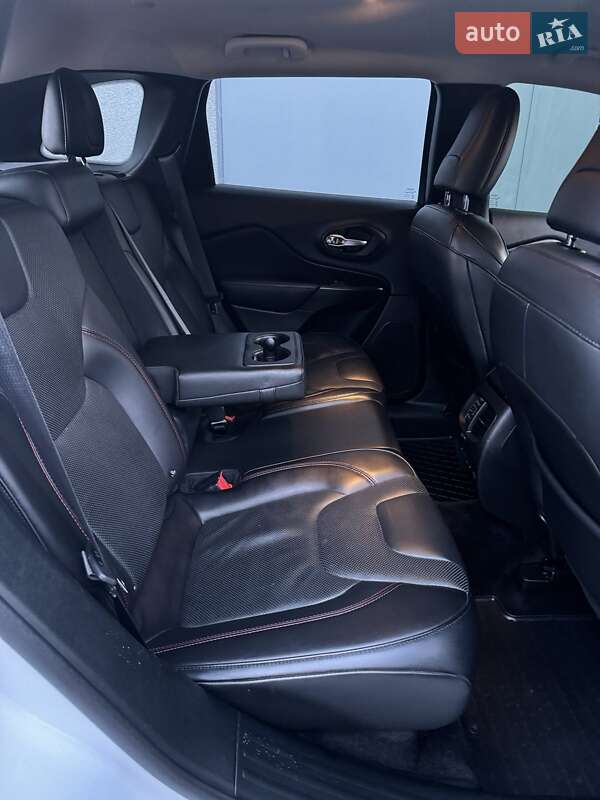 Внедорожник / Кроссовер Jeep Cherokee 2018 в Киеве