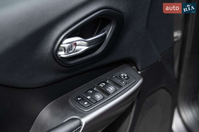 Внедорожник / Кроссовер Jeep Cherokee 2018 в Ивано-Франковске