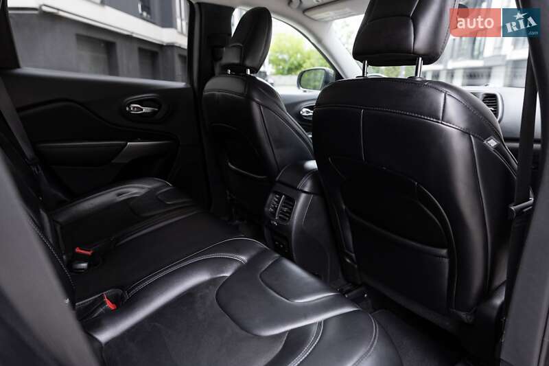 Внедорожник / Кроссовер Jeep Cherokee 2018 в Ивано-Франковске