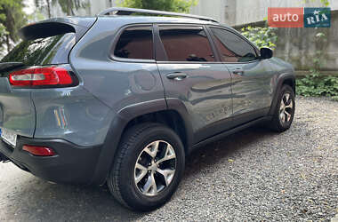 Внедорожник / Кроссовер Jeep Cherokee 2015 в Нововолынске