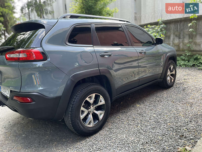 Позашляховик / Кросовер Jeep Cherokee 2015 в Нововолинську
