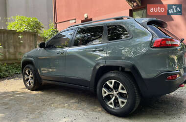 Внедорожник / Кроссовер Jeep Cherokee 2015 в Нововолынске