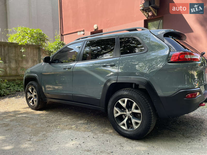 Позашляховик / Кросовер Jeep Cherokee 2015 в Нововолинську