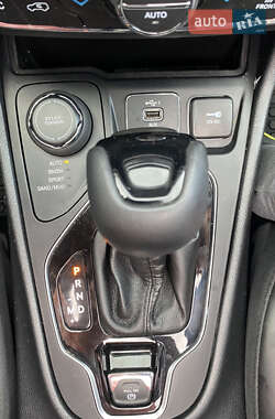 Внедорожник / Кроссовер Jeep Cherokee 2019 в Софиевской Борщаговке