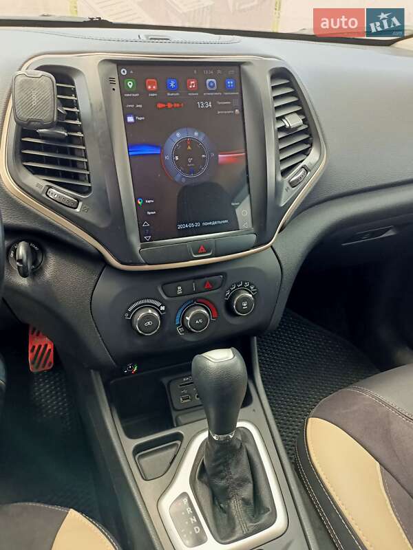 Позашляховик / Кросовер Jeep Cherokee 2015 в Львові