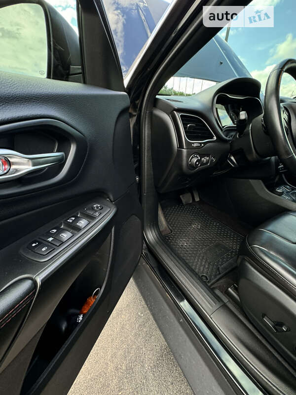 Внедорожник / Кроссовер Jeep Cherokee 2018 в Львове