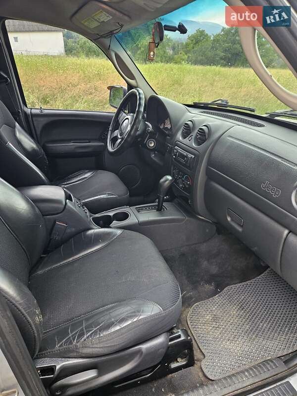 Внедорожник / Кроссовер Jeep Cherokee 2003 в Сваляве