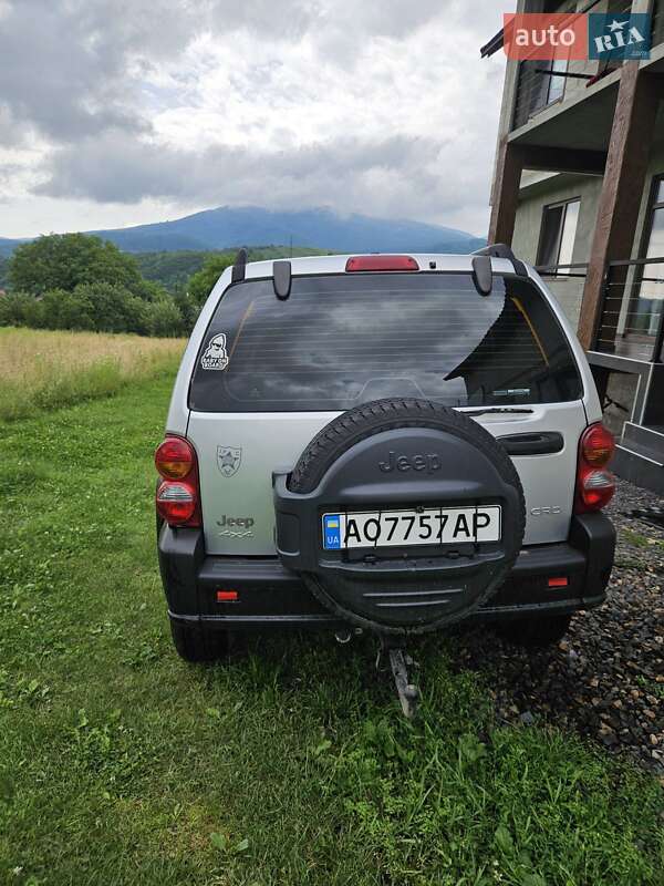 Внедорожник / Кроссовер Jeep Cherokee 2003 в Сваляве