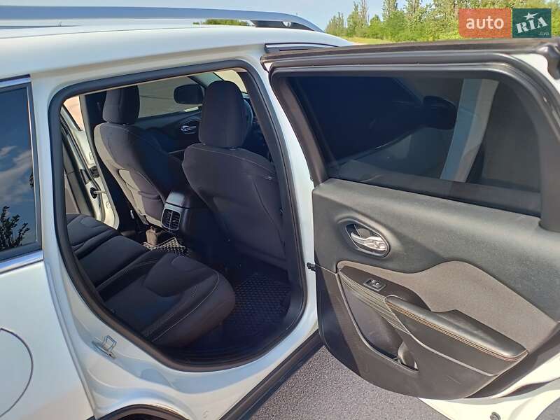 Позашляховик / Кросовер Jeep Cherokee 2014 в Кропивницькому