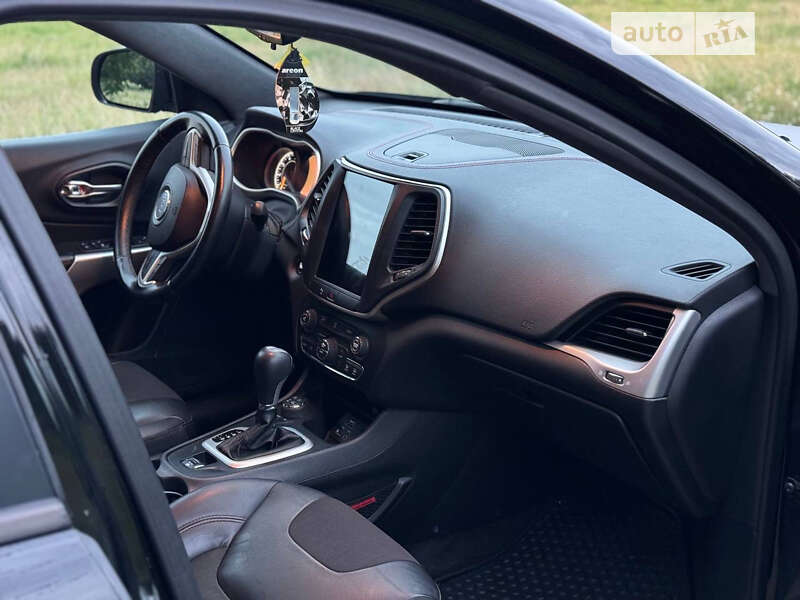 Позашляховик / Кросовер Jeep Cherokee 2017 в Переяславі