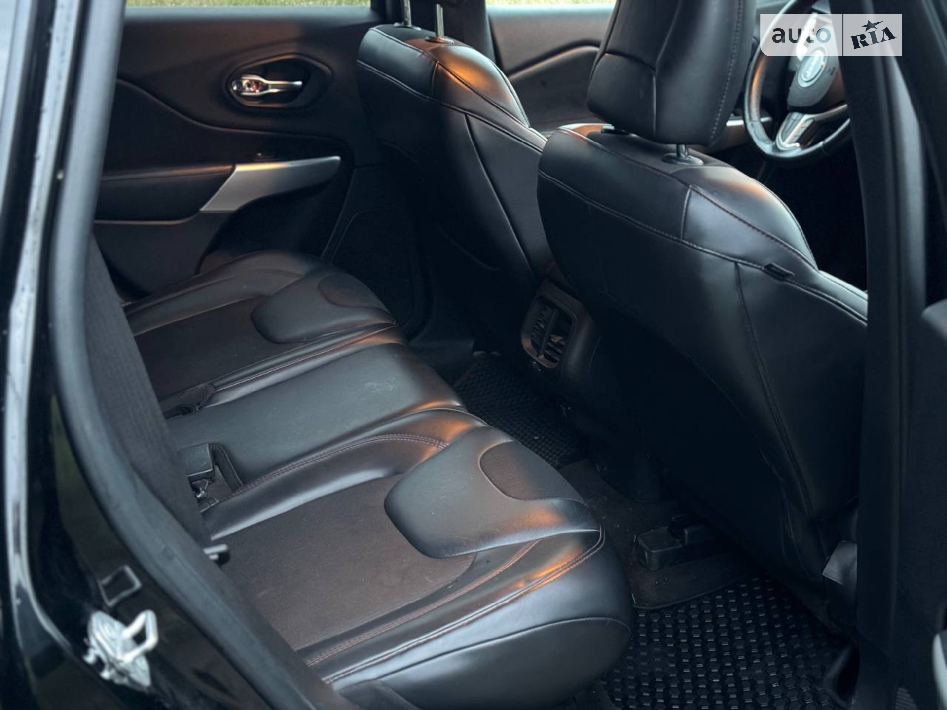 2017 Jeep Cherokee - мініатюра 24