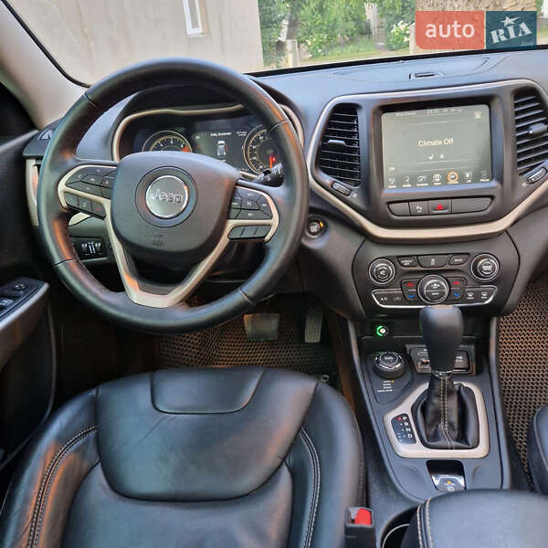 Внедорожник / Кроссовер Jeep Cherokee 2017 в Остроге