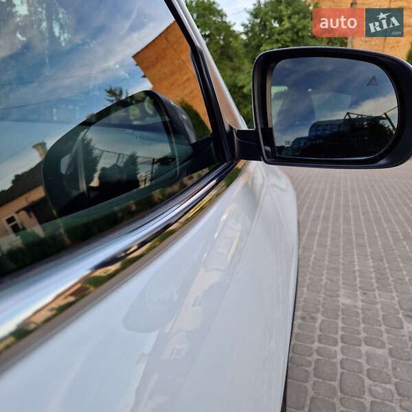 Внедорожник / Кроссовер Jeep Cherokee 2017 в Остроге