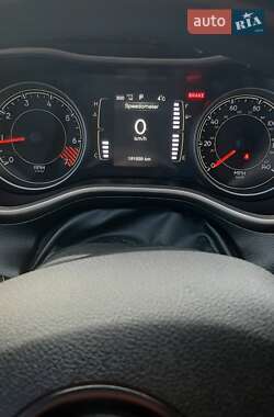 Позашляховик / Кросовер Jeep Cherokee 2015 в Києві