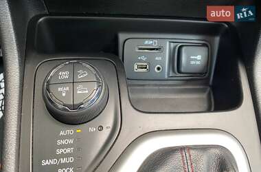 Внедорожник / Кроссовер Jeep Cherokee 2014 в 
