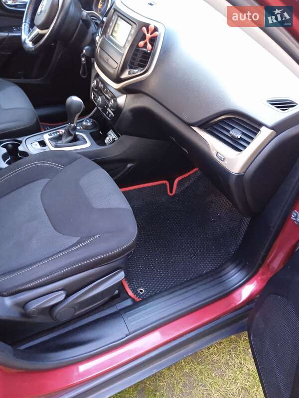 Позашляховик / Кросовер Jeep Cherokee 2015 в Чернівцях