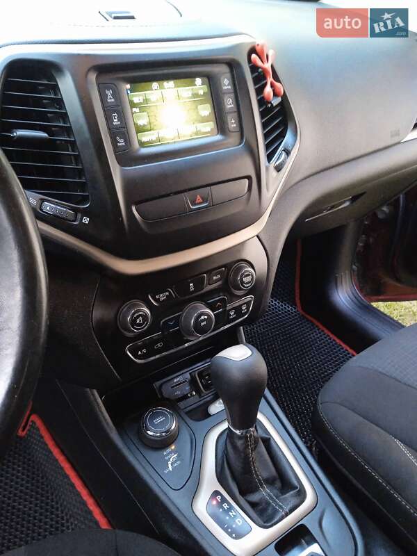 Позашляховик / Кросовер Jeep Cherokee 2015 в Чернівцях