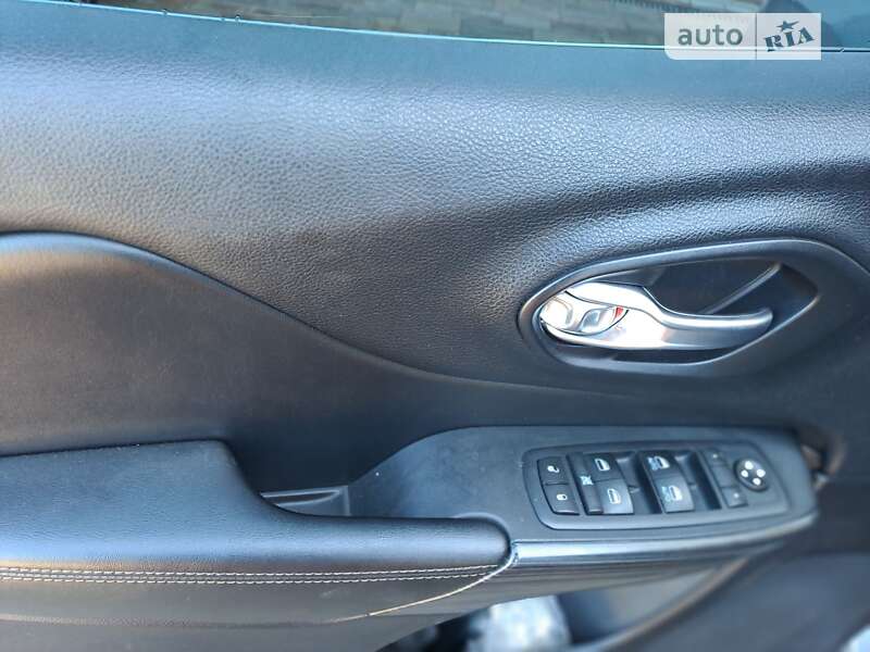 Позашляховик / Кросовер Jeep Cherokee 2016 в Жовкві фото 18 Позашляховик / Кросовер Jeep Cherokee 2016 в Жовкві