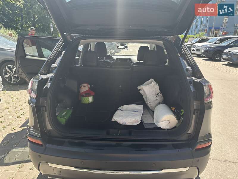 Внедорожник / Кроссовер Jeep Cherokee 2019 в Киеве фото 18 Внедорожник / Кроссовер Jeep Cherokee 2019 в Киеве