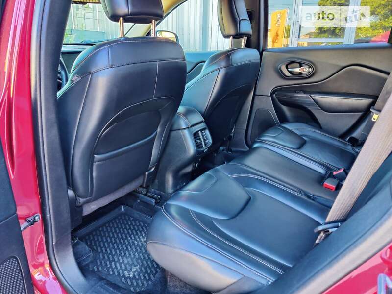 Внедорожник / Кроссовер Jeep Cherokee 2015 в Чернигове
