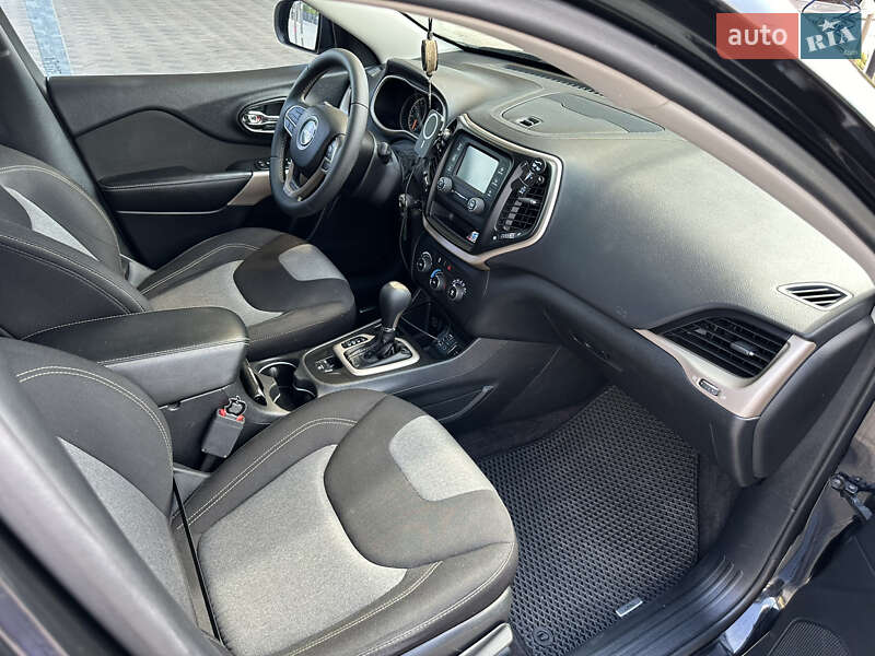 Внедорожник / Кроссовер Jeep Cherokee 2017 в Полтаве