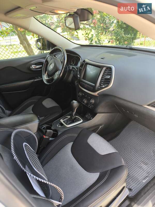 Внедорожник / Кроссовер Jeep Cherokee 2014 в Львове