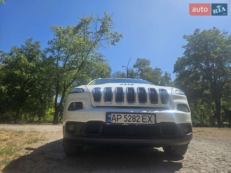 Внедорожник / Кроссовер Jeep Cherokee 2014 в Запорожье