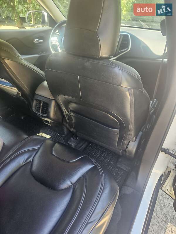 Внедорожник / Кроссовер Jeep Cherokee 2014 в Запорожье