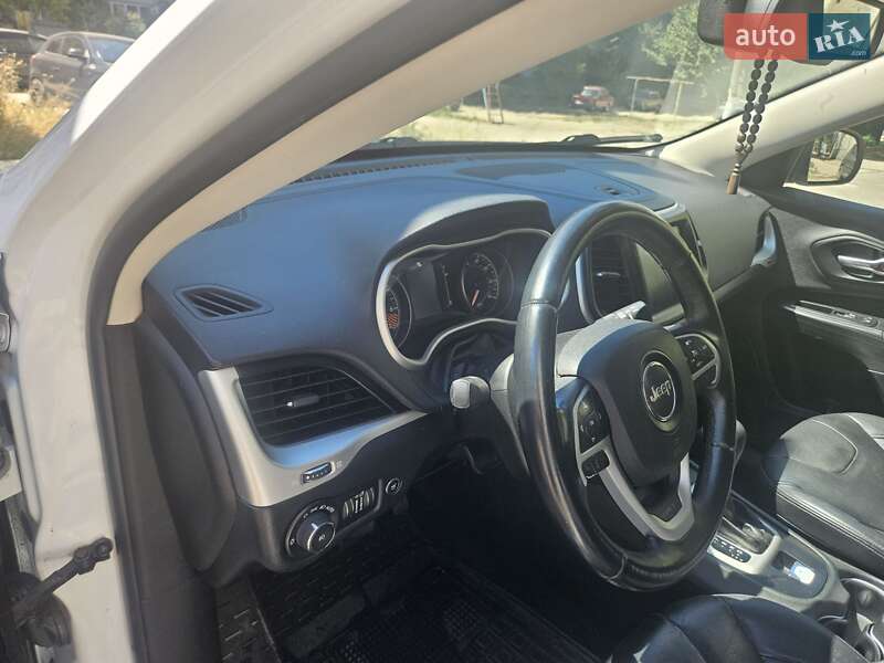 Внедорожник / Кроссовер Jeep Cherokee 2014 в Запорожье