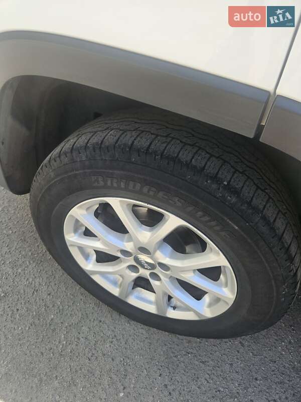Внедорожник / Кроссовер Jeep Cherokee 2014 в Запорожье