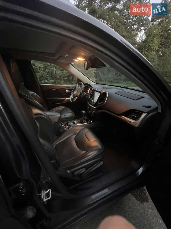 Внедорожник / Кроссовер Jeep Cherokee 2017 в Брусилове