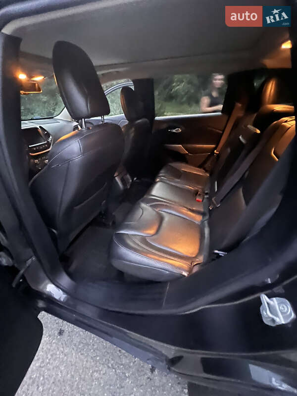 Внедорожник / Кроссовер Jeep Cherokee 2017 в Брусилове