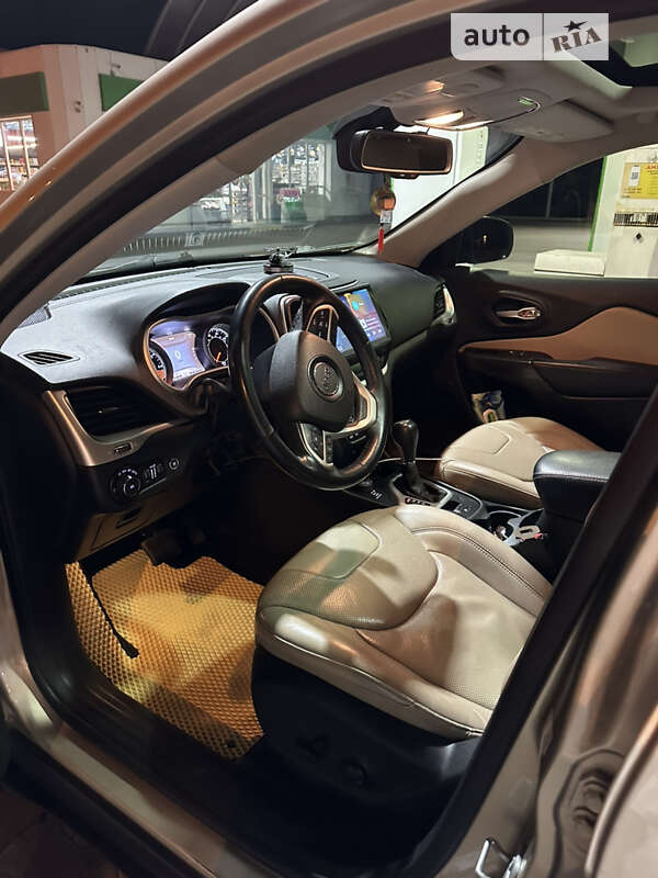 Позашляховик / Кросовер Jeep Cherokee 2015 в Львові