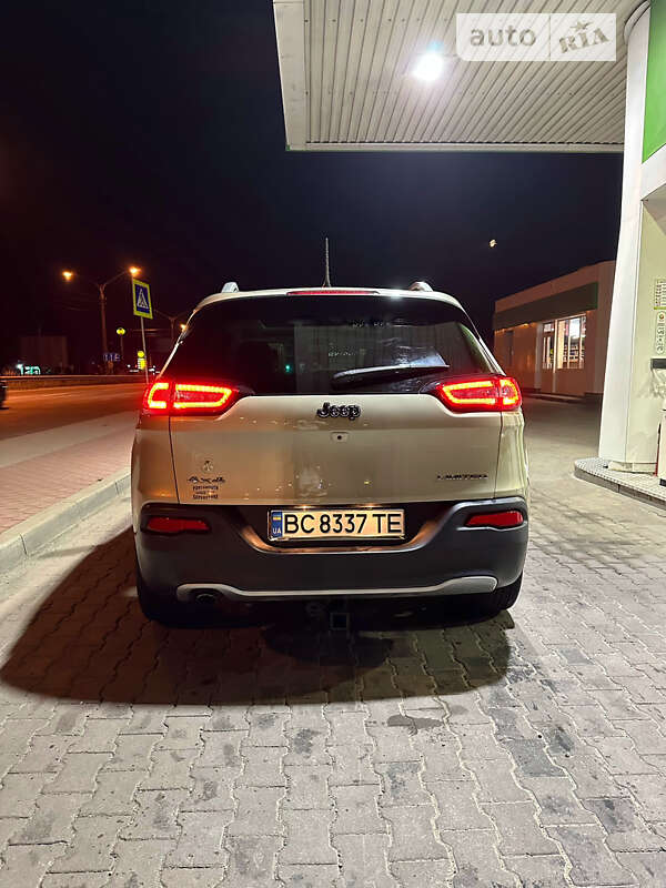 Позашляховик / Кросовер Jeep Cherokee 2015 в Львові