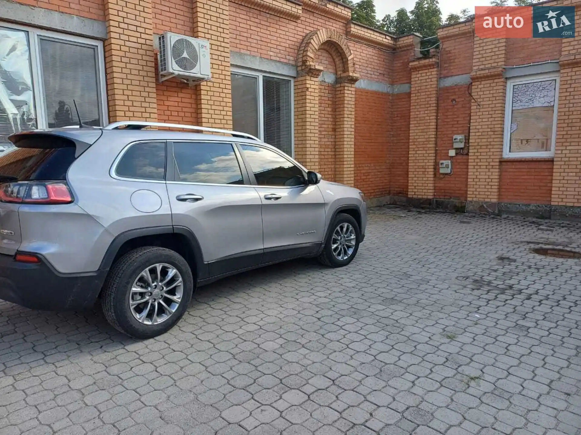 2020 Jeep Cherokee - мініатюра 6