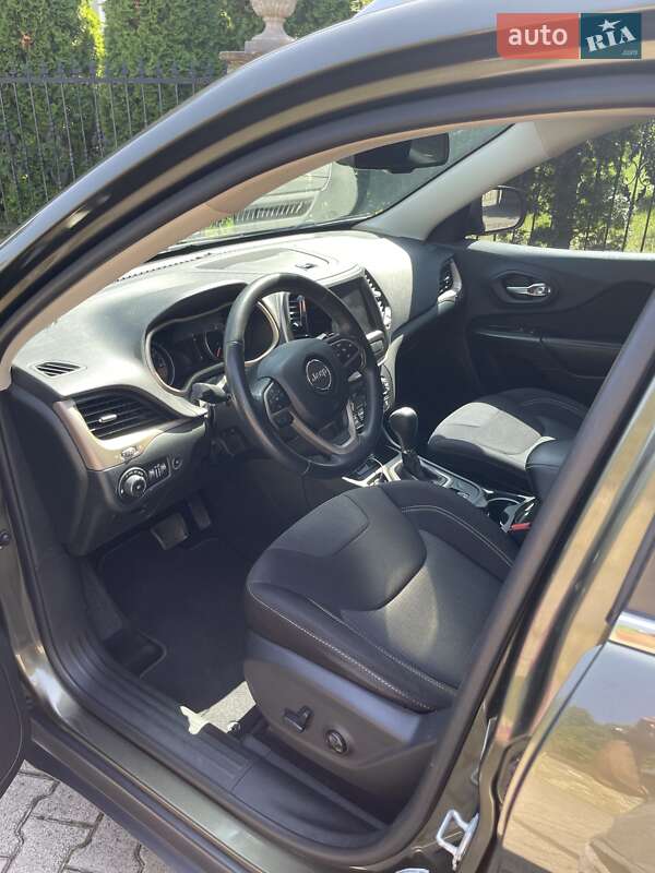 Позашляховик / Кросовер Jeep Cherokee 2014 в Надвірній