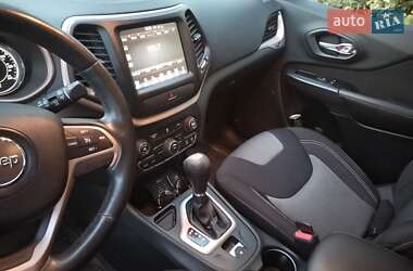 Внедорожник / Кроссовер Jeep Cherokee 2014 в 