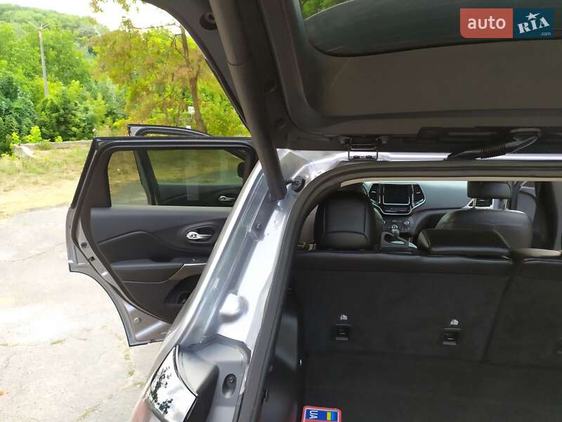 Позашляховик / Кросовер Jeep Cherokee 2019 в Полтаві фото 28 Позашляховик / Кросовер Jeep Cherokee 2019 в Полтаві