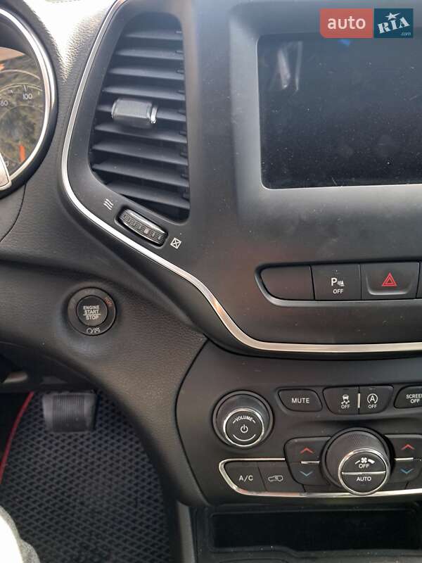 Позашляховик / Кросовер Jeep Cherokee 2018 в Новомосковську