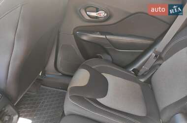 Внедорожник / Кроссовер Jeep Cherokee 2016 в 
