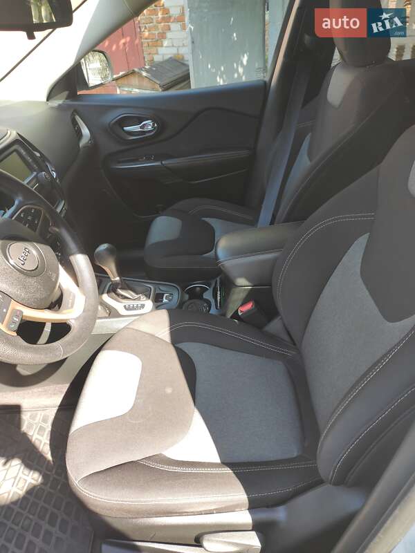 Позашляховик / Кросовер Jeep Cherokee 2016 в Львові