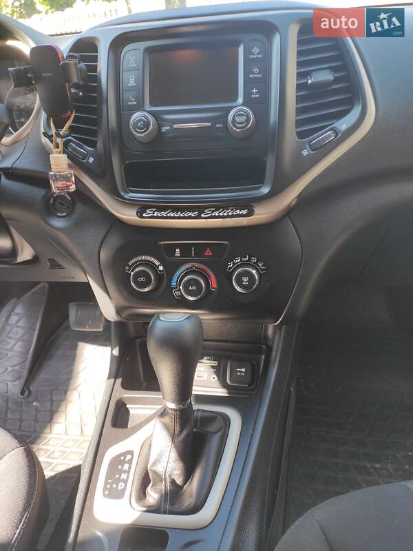 Позашляховик / Кросовер Jeep Cherokee 2016 в Львові