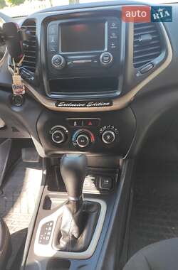 Внедорожник / Кроссовер Jeep Cherokee 2016 в 