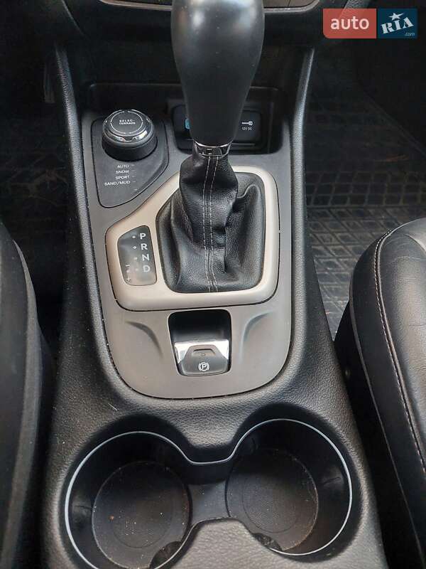 Внедорожник / Кроссовер Jeep Cherokee 2014 в Горишних Плавнях
