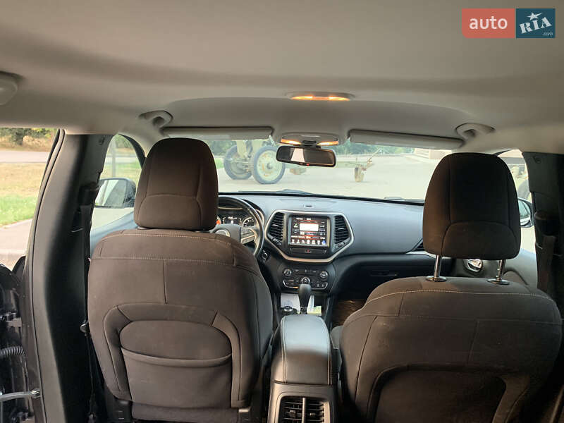 Позашляховик / Кросовер Jeep Cherokee 2016 в Кривому Розі