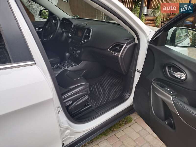 Позашляховик / Кросовер Jeep Cherokee 2019 в Ромнах фото 8 Позашляховик / Кросовер Jeep Cherokee 2019 в Ромнах